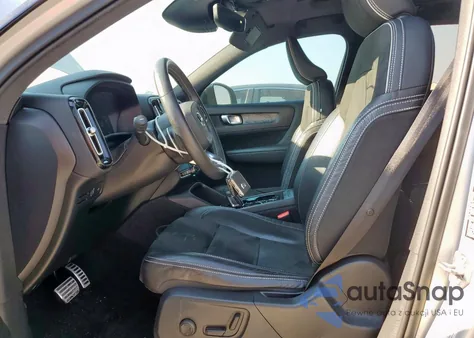 2019 Volvo Xc40 T5 Momentum z USA, uszkodzony, nr VIN YV4162XZXK2014687